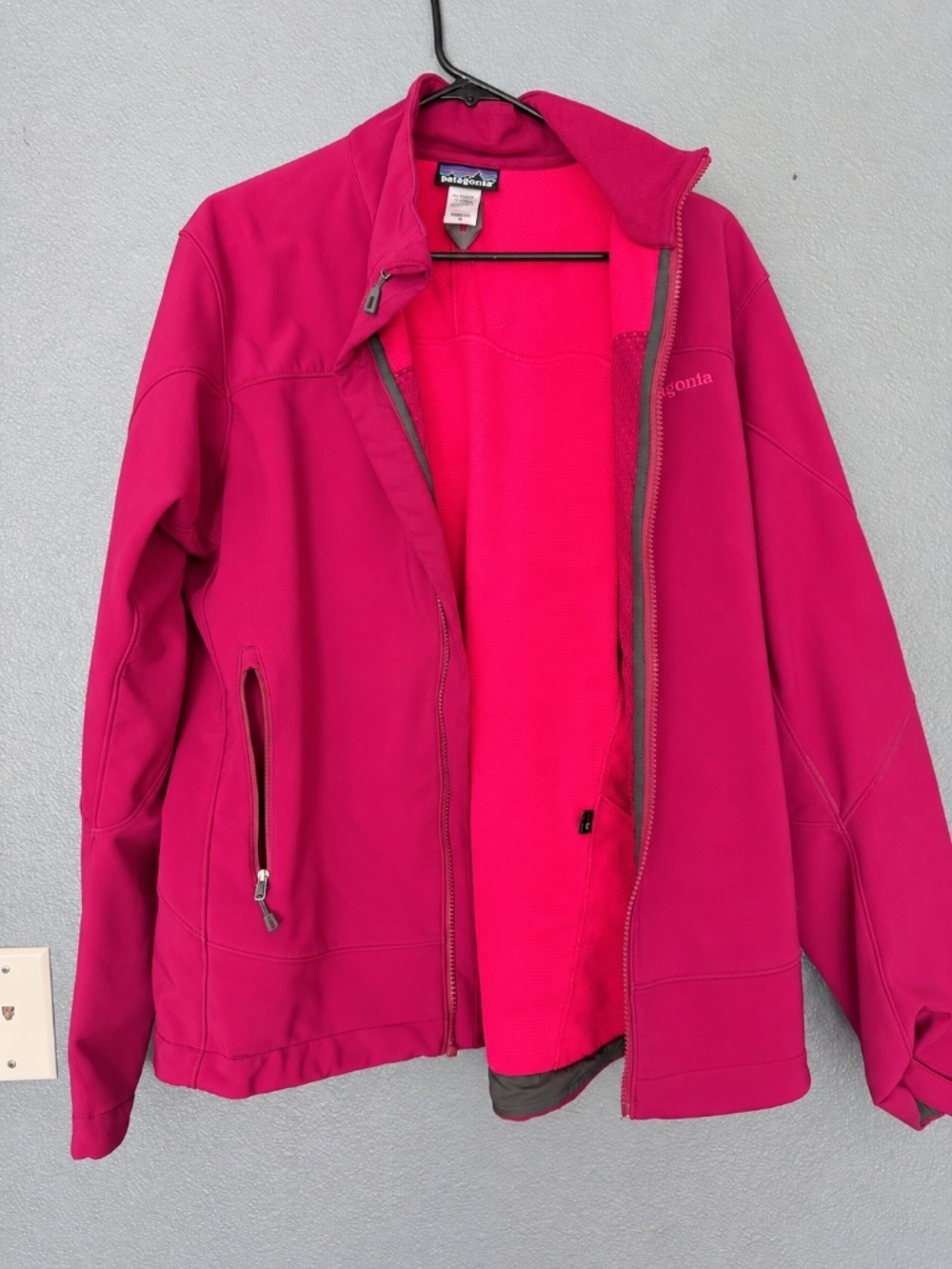 Patagonia Women’s XL Fuchsia Pink Full Zip Softshell Jacket